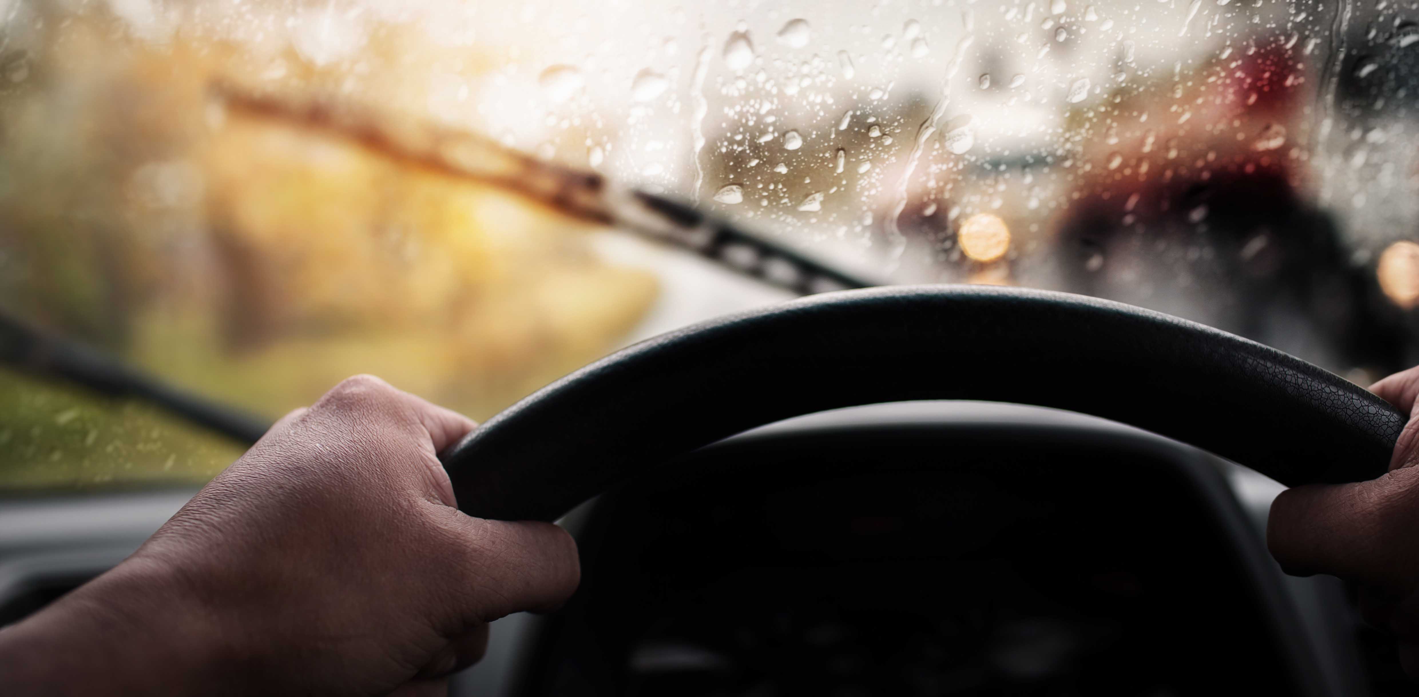 when driving in heavy rain drivers should use